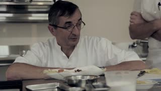 Entre les Bras Movie Trailer